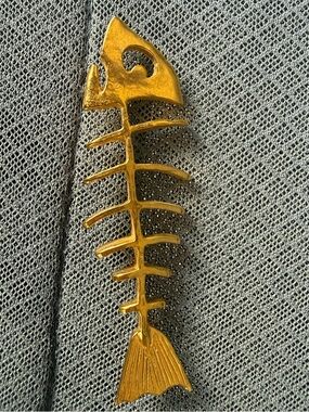 JOY Signed Gold‑Tone Fish Skeleton Brooch – 3.5” Statement Pin